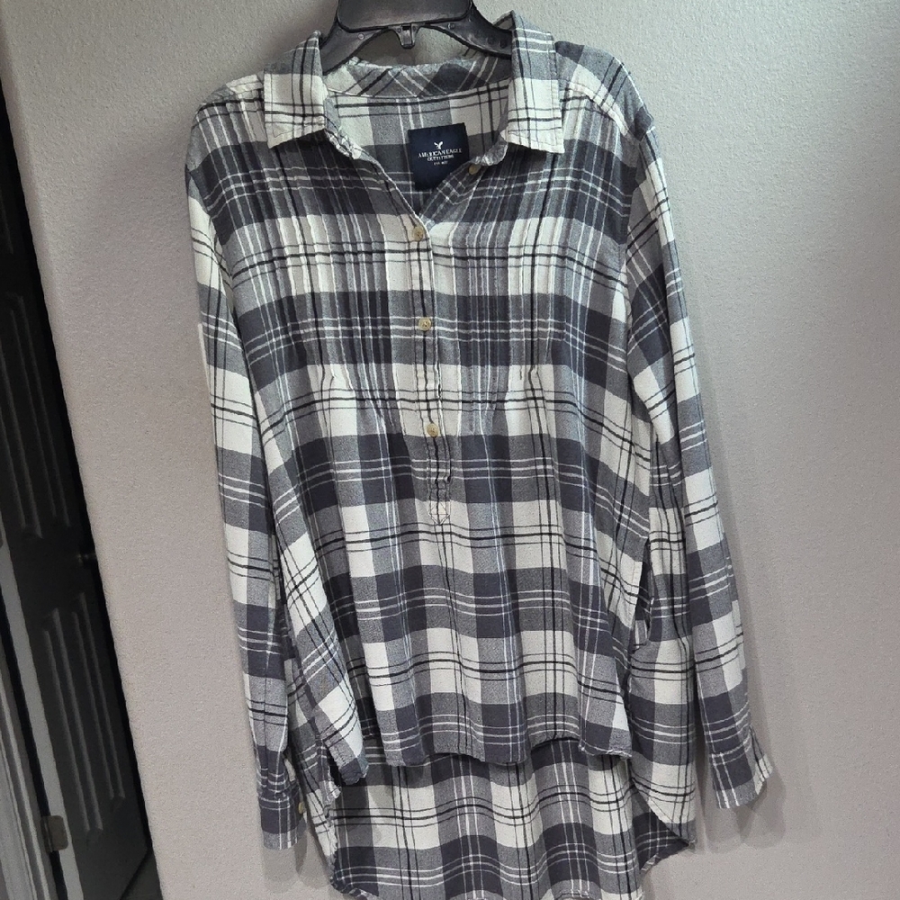 American Eagle Outfitters Gray and White Plaid Button Down Shirt